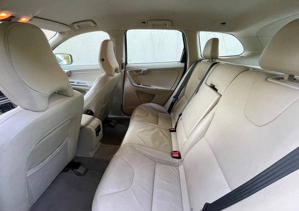 Volvo XC 60 cena 45900 przebieg: 295000, rok produkcji 2012 z Kraków małe 56